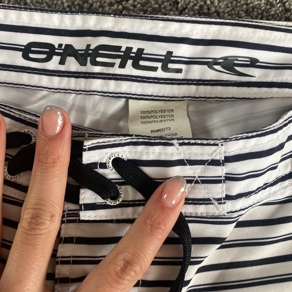 O’Neill women’s shorts - Picture 3 of 8